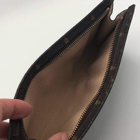 Louis Vuitton vintage pouch w/chain - Picture 5 of 7